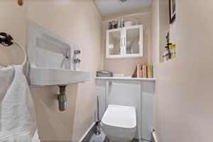 Guest WC- click for photo gallery